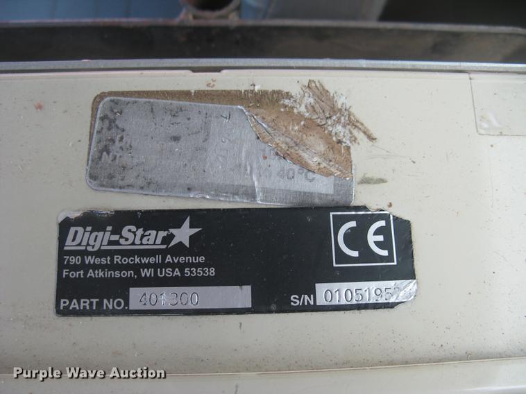 image for item DC2294 2008 Peterbilt 335 feed mixer truck