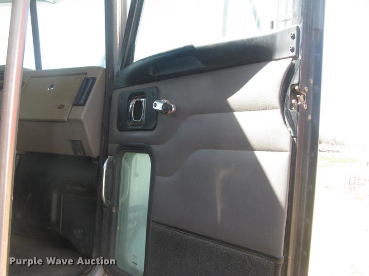 image for item DC2294 2008 Peterbilt 335 feed mixer truck