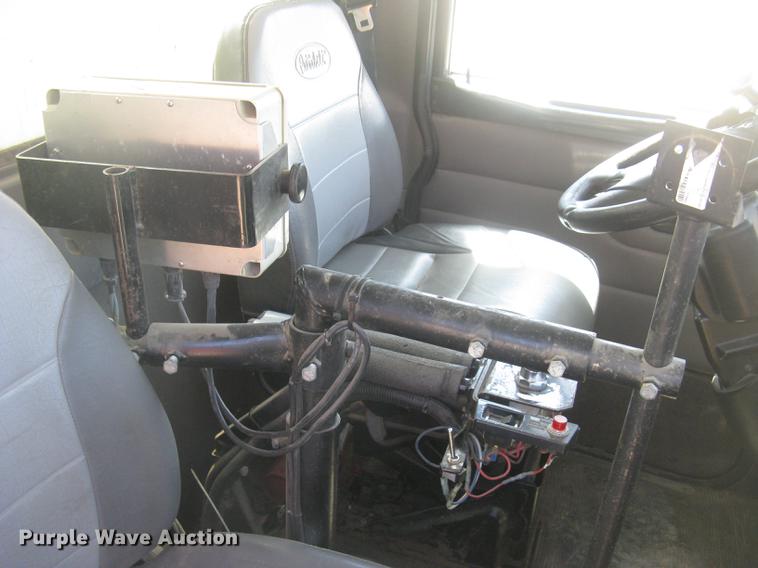 image for item DC2294 2008 Peterbilt 335 feed mixer truck