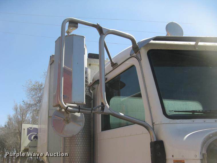 image for item DC2294 2008 Peterbilt 335 feed mixer truck