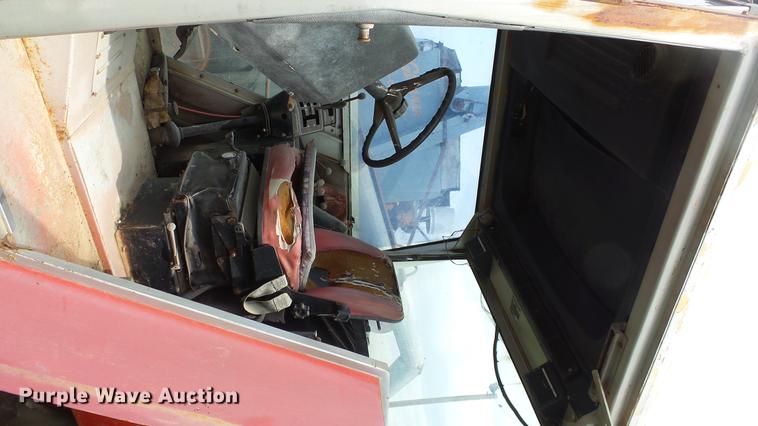 image for item DC3013 1980 Massey Ferguson 2675 tractor