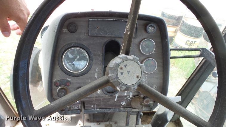 image for item DC3013 1980 Massey Ferguson 2675 tractor