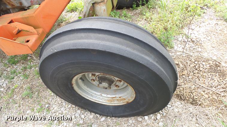 image for item DC3013 1980 Massey Ferguson 2675 tractor