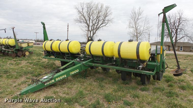 image for item DC3043 John Deere 7200 Max Emerge 2 planter