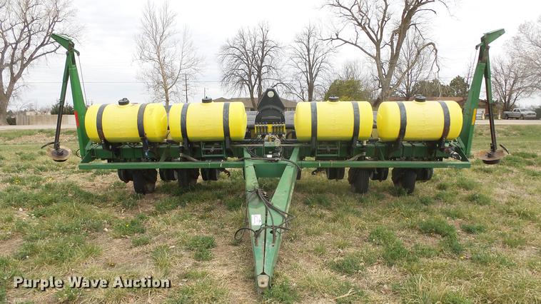 image for item DC3043 John Deere 7200 Max Emerge 2 planter
