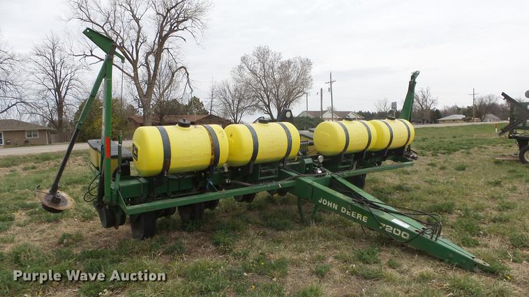 image for item DC3043 John Deere 7200 Max Emerge 2 planter