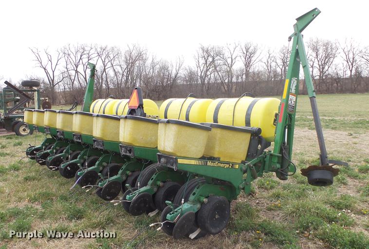image for item DC3043 John Deere 7200 Max Emerge 2 planter