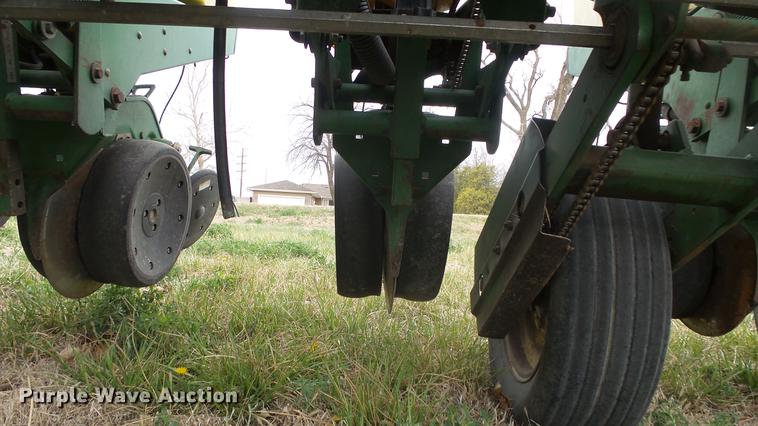 image for item DC3043 John Deere 7200 Max Emerge 2 planter