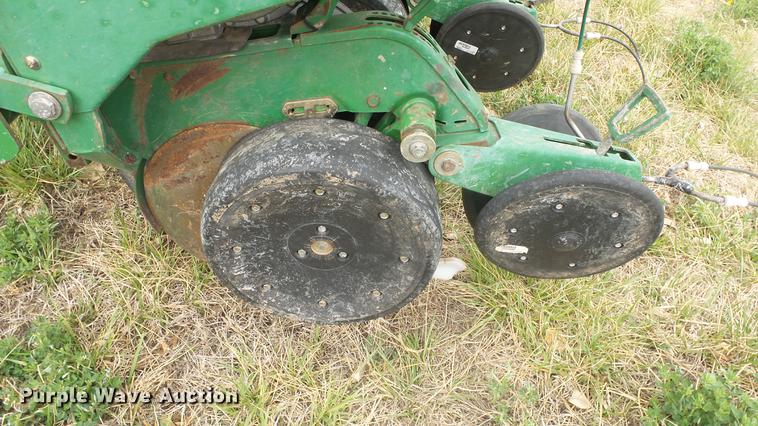 image for item DC3043 John Deere 7200 Max Emerge 2 planter