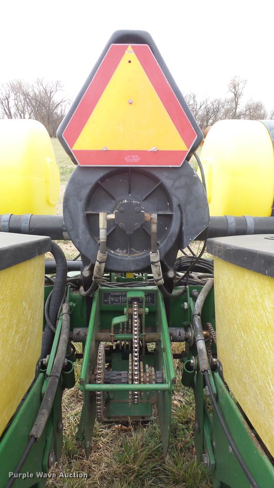 image for item DC3043 John Deere 7200 Max Emerge 2 planter