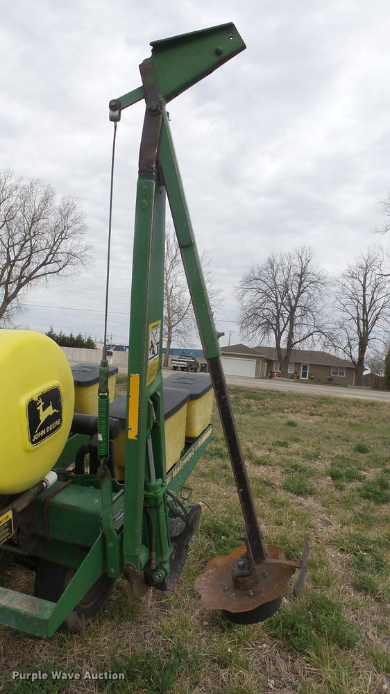 image for item DC3043 John Deere 7200 Max Emerge 2 planter