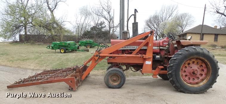 image for item DC3111 1970 International F1026 tractor
