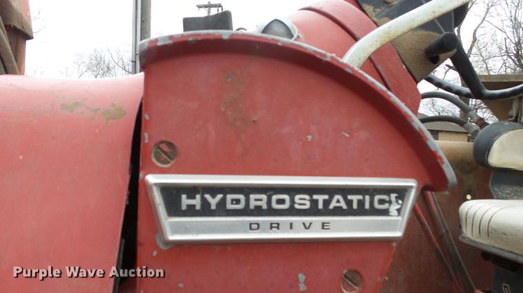image for item DC3111 1970 International F1026 tractor