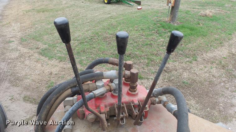 image for item DC3111 1970 International F1026 tractor