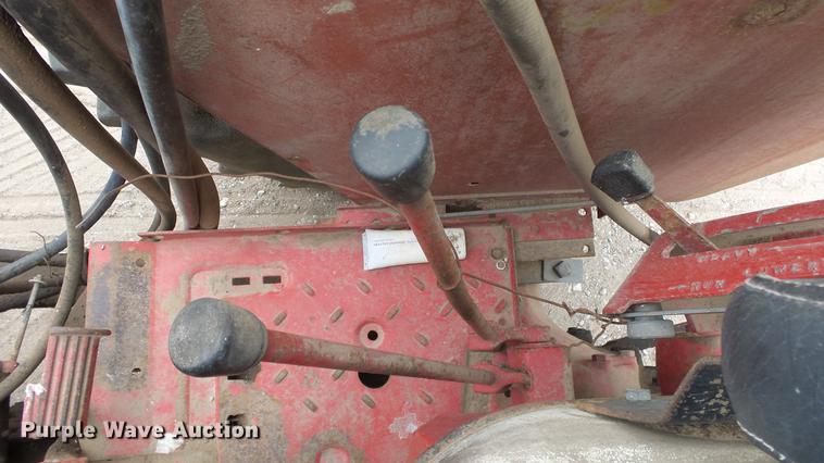 image for item DC3111 1970 International F1026 tractor