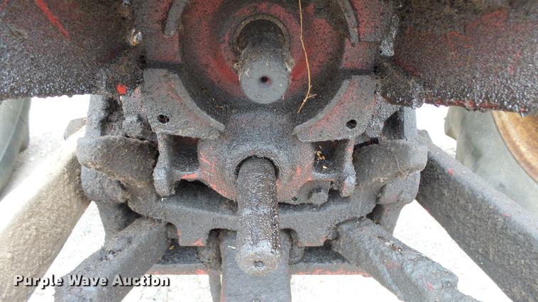 image for item DC3111 1970 International F1026 tractor