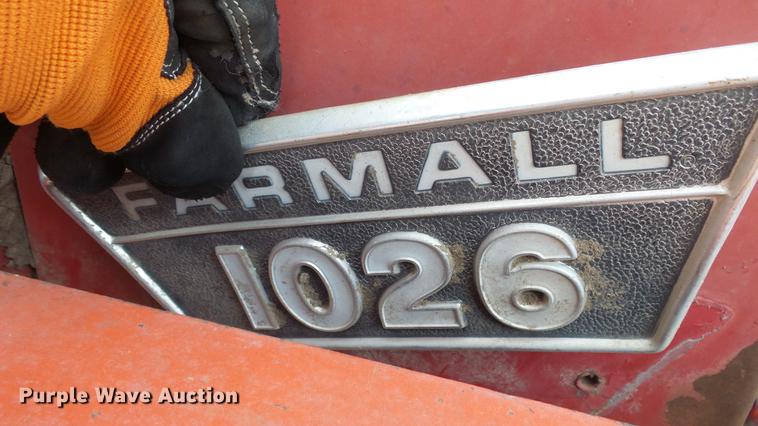 image for item DC3111 1970 International F1026 tractor