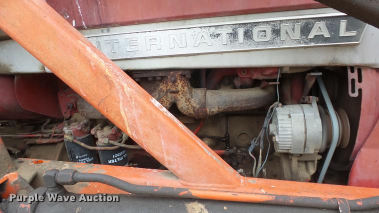 image for item DC3111 1970 International F1026 tractor