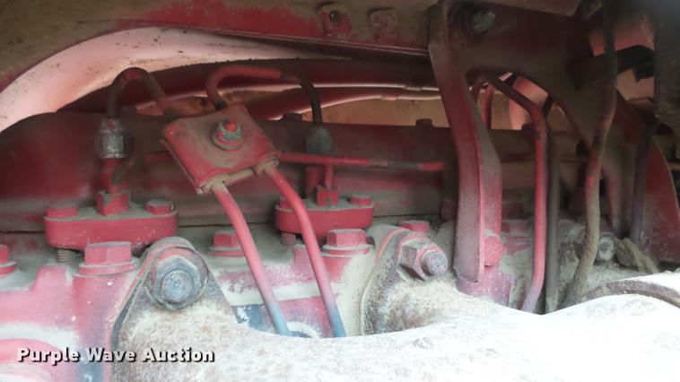 image for item DC3111 1970 International F1026 tractor