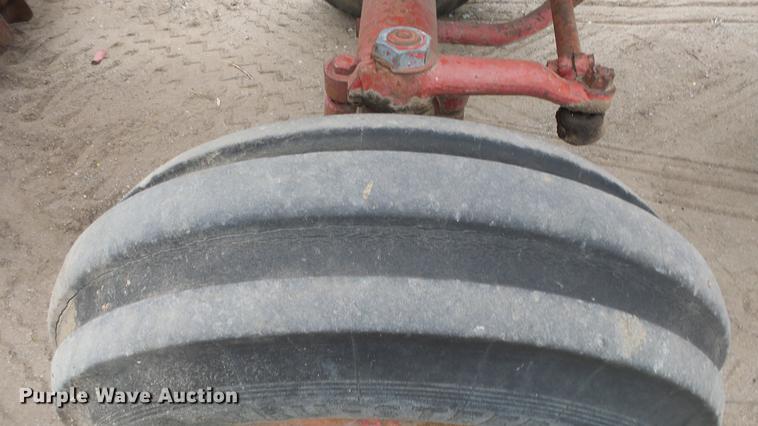 image for item DC3111 1970 International F1026 tractor