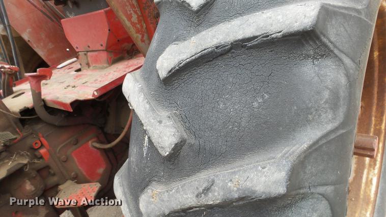 image for item DC3111 1970 International F1026 tractor
