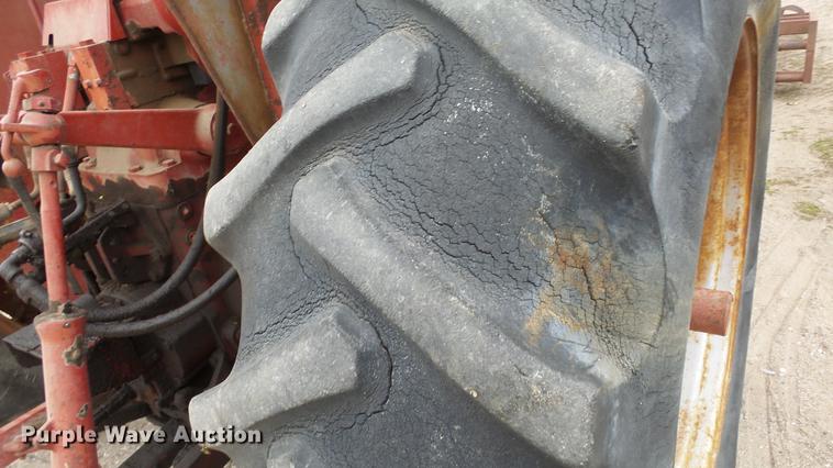 image for item DC3111 1970 International F1026 tractor