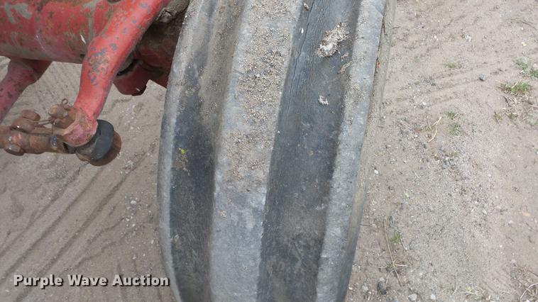 image for item DC3111 1970 International F1026 tractor