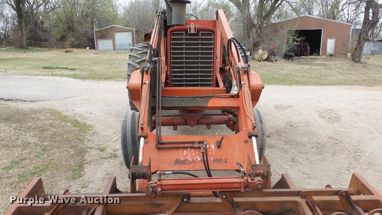 image for item DC3111 1970 International F1026 tractor