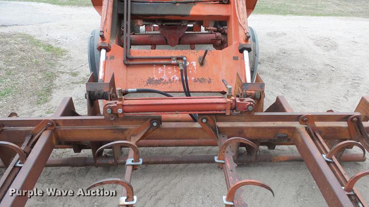 image for item DC3111 1970 International F1026 tractor