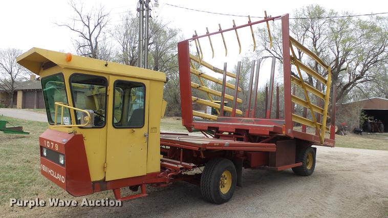image for item DC3112 New Holland 1079 bale stacker