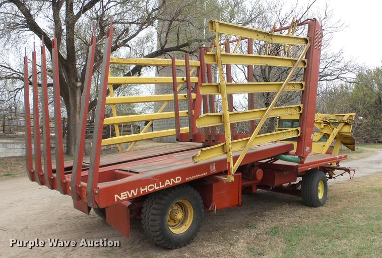 image for item DC3112 New Holland 1079 bale stacker