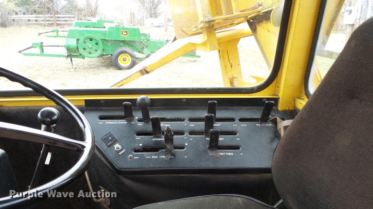 image for item DC3112 New Holland 1079 bale stacker