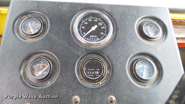 image for item DC3112 New Holland 1079 bale stacker