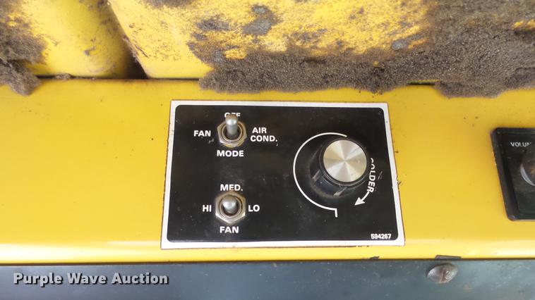 image for item DC3112 New Holland 1079 bale stacker