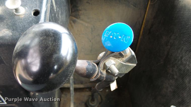 image for item DC3112 New Holland 1079 bale stacker