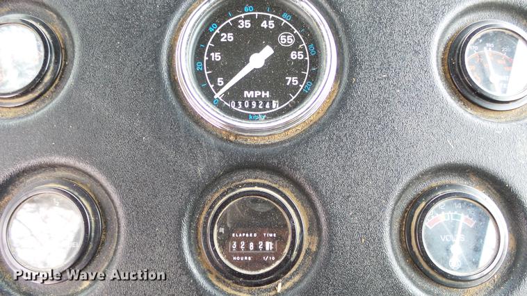 image for item DC3112 New Holland 1079 bale stacker