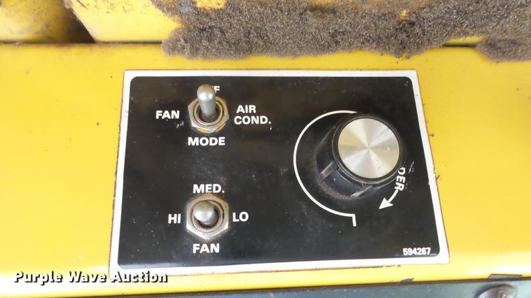 image for item DC3112 New Holland 1079 bale stacker