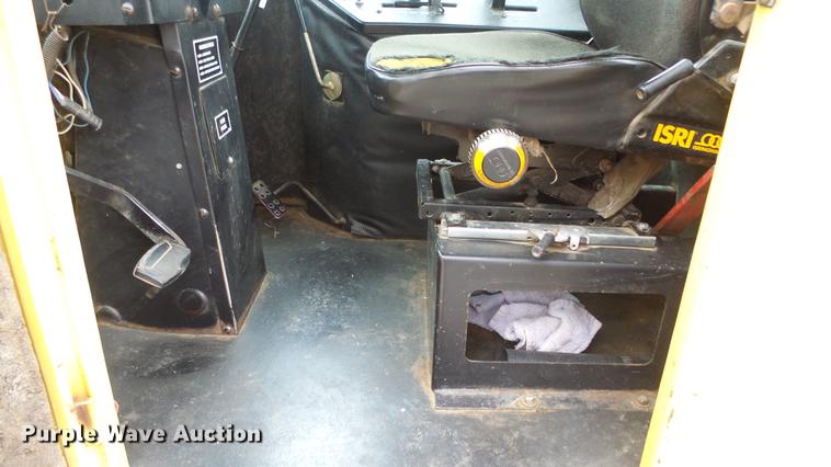 image for item DC3112 New Holland 1079 bale stacker