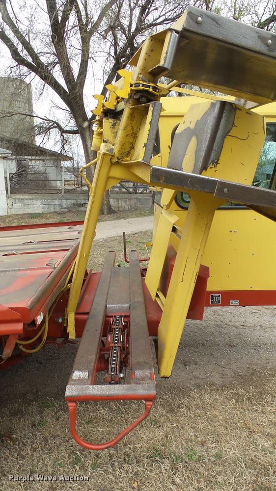 image for item DC3112 New Holland 1079 bale stacker