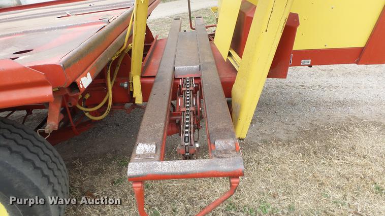 image for item DC3112 New Holland 1079 bale stacker