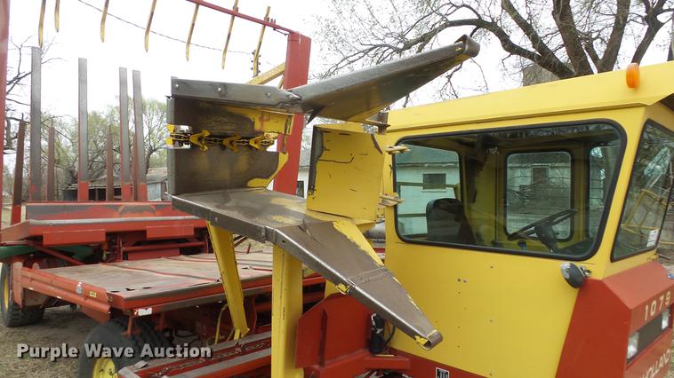 image for item DC3112 New Holland 1079 bale stacker