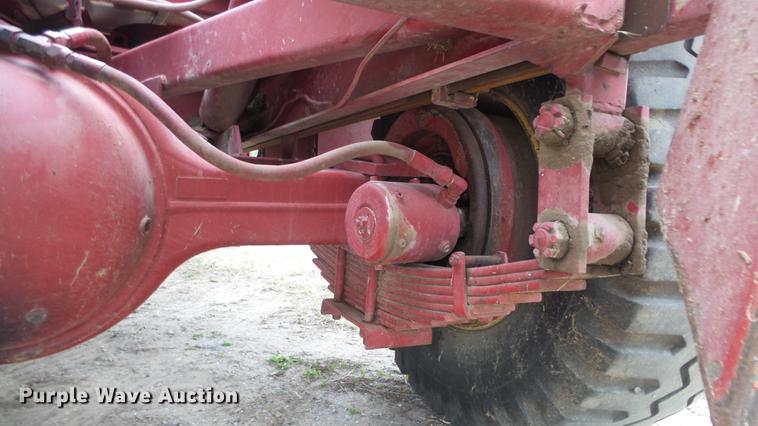 image for item DC3112 New Holland 1079 bale stacker