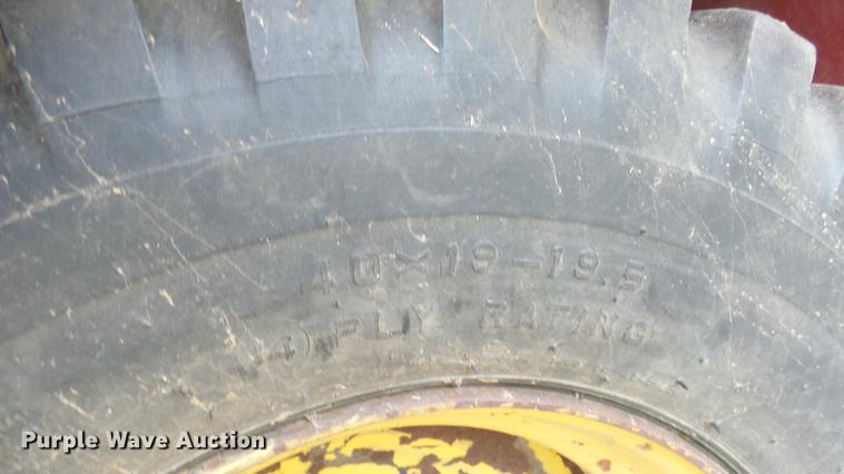 image for item DC3112 New Holland 1079 bale stacker