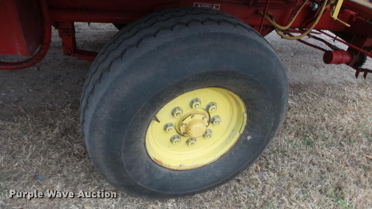 image for item DC3112 New Holland 1079 bale stacker