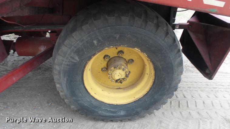 image for item DC3112 New Holland 1079 bale stacker