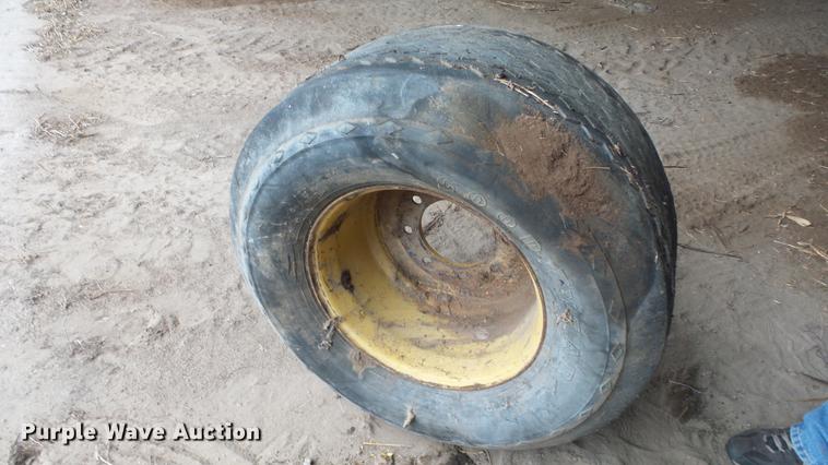 image for item DC3112 New Holland 1079 bale stacker