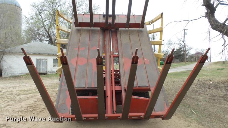 image for item DC3112 New Holland 1079 bale stacker