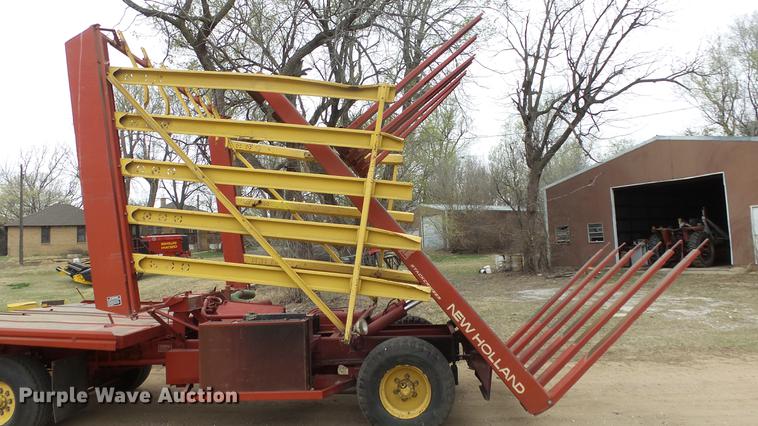 image for item DC3112 New Holland 1079 bale stacker