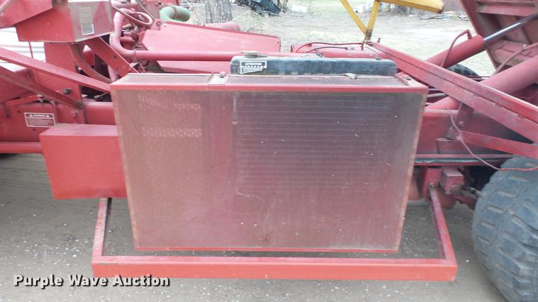 image for item DC3112 New Holland 1079 bale stacker