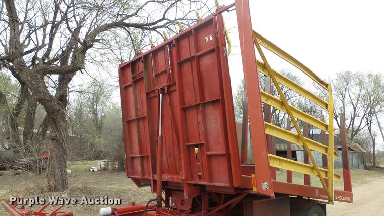 image for item DC3112 New Holland 1079 bale stacker